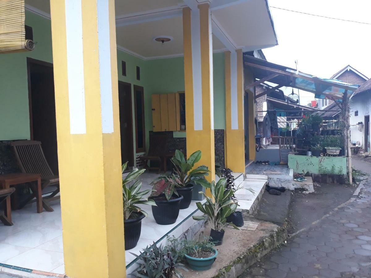Ijen Mansjestic B&B Tamansuruh Экстерьер фото